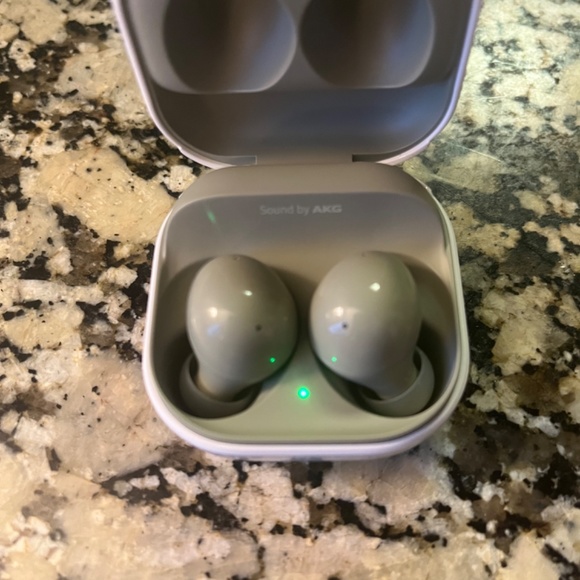 Galaxy buds2 - Picture 2 of 7